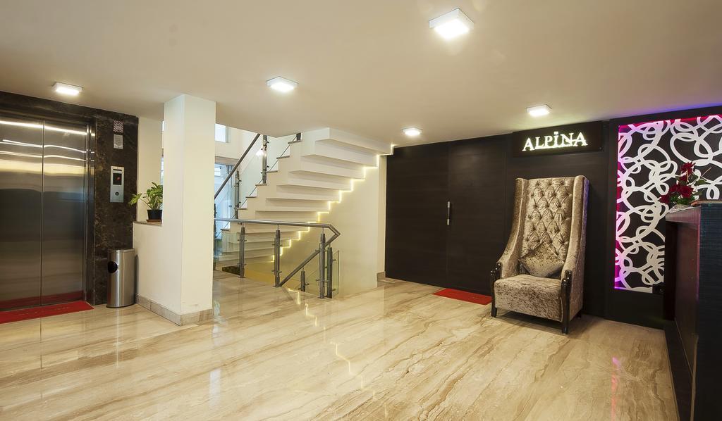 Alpina Hotels & Suites Нью-Дели Экстерьер фото